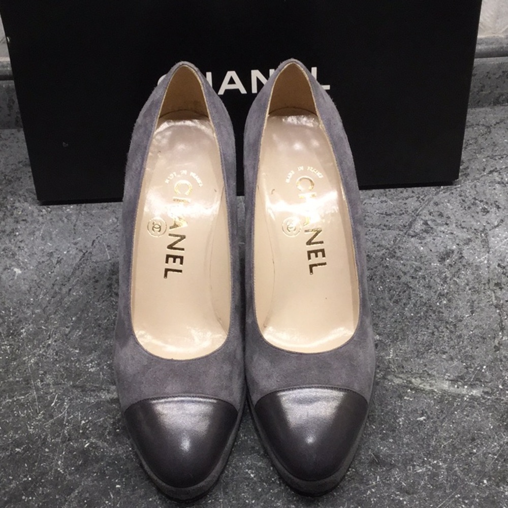 Chanel Suede Platform Pumps - Picture 4 of 6